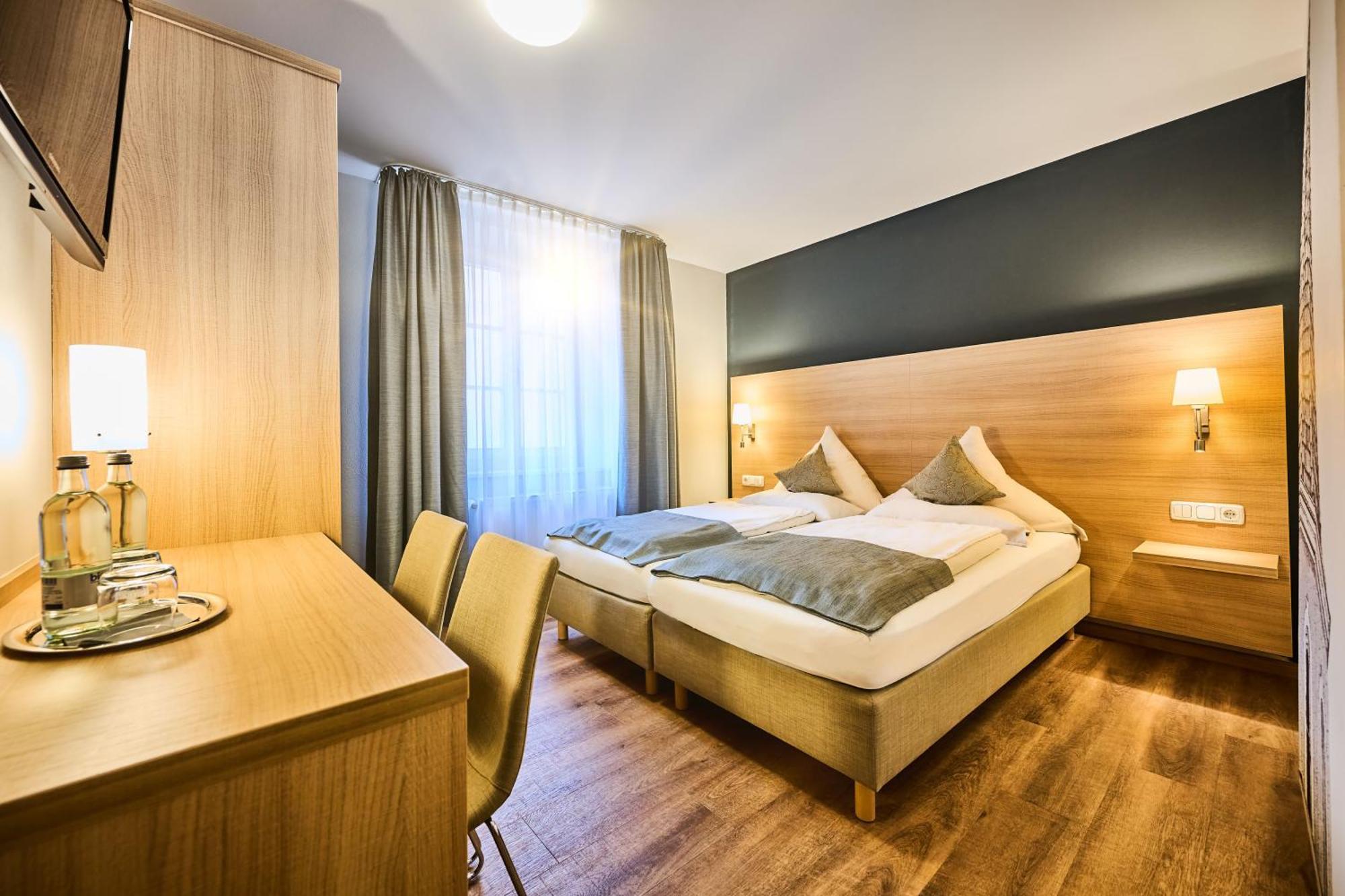 Hotel & Gasthaus Das Roehrl Straubing Eksteriør billede